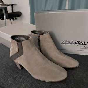Suede ankle boots. Brown/sand. Side zip.